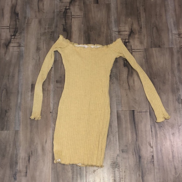 New long sleeve off the shoulder FASHIONNOVA dress - Picture 6 of 8